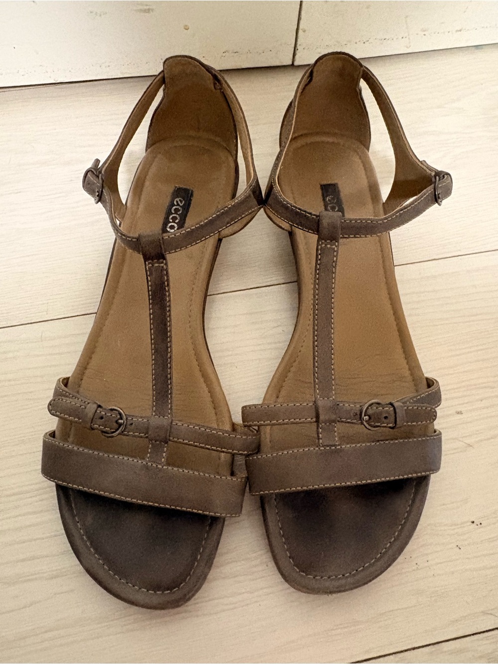 Ecco Women's Taupe Brown T-Strap Leather Sandals size 40 (9-9.5)